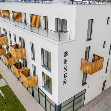 Apartman Nad Riekou Bešeňová Eksteriør bilde
