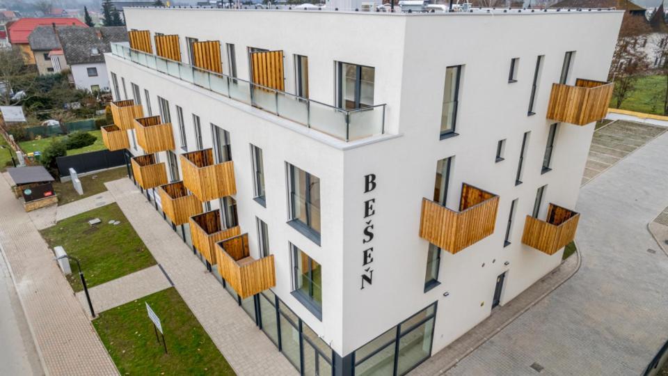 Apartman Nad Riekou Bešeňová Eksteriør bilde