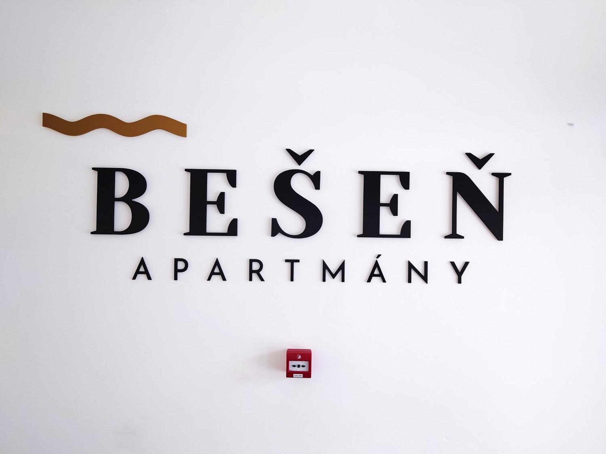 Apartman Nad Riekou Bešeňová Eksteriør bilde