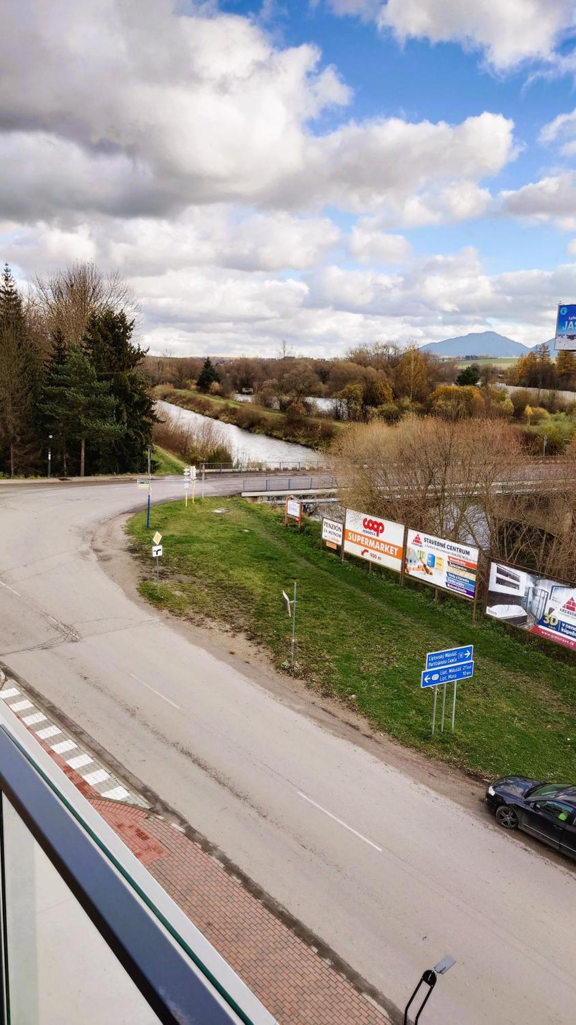 Apartman Nad Riekou Bešeňová Eksteriør bilde
