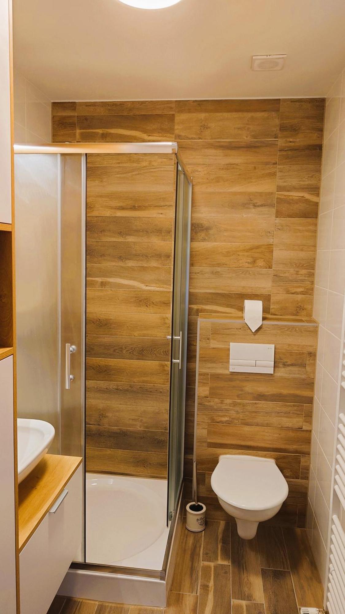 Apartman Nad Riekou Bešeňová Eksteriør bilde