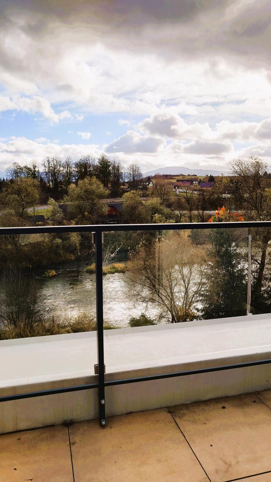 Apartman Nad Riekou Bešeňová Eksteriør bilde