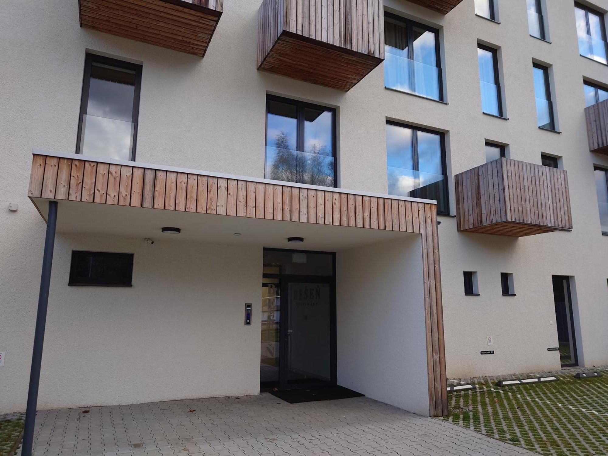 Apartman Nad Riekou Bešeňová Eksteriør bilde